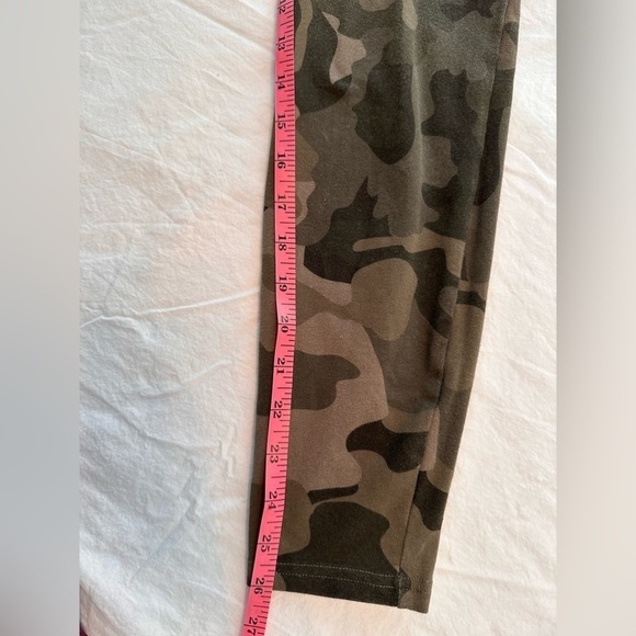 Wild Fable Camouflage Leggings Size Medium - Picture 5 of 6